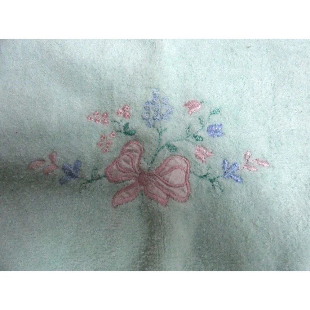 The Avanti Look 70s Vintage Set of 2 Hand Towels Embroidered Pink Green 28